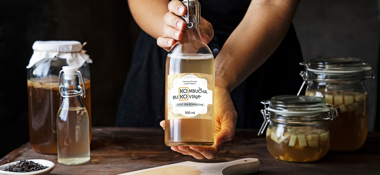 Oțetul din Kombucha: Un Super-Ingredient Natural cu Multiple Utilizări și Beneficii